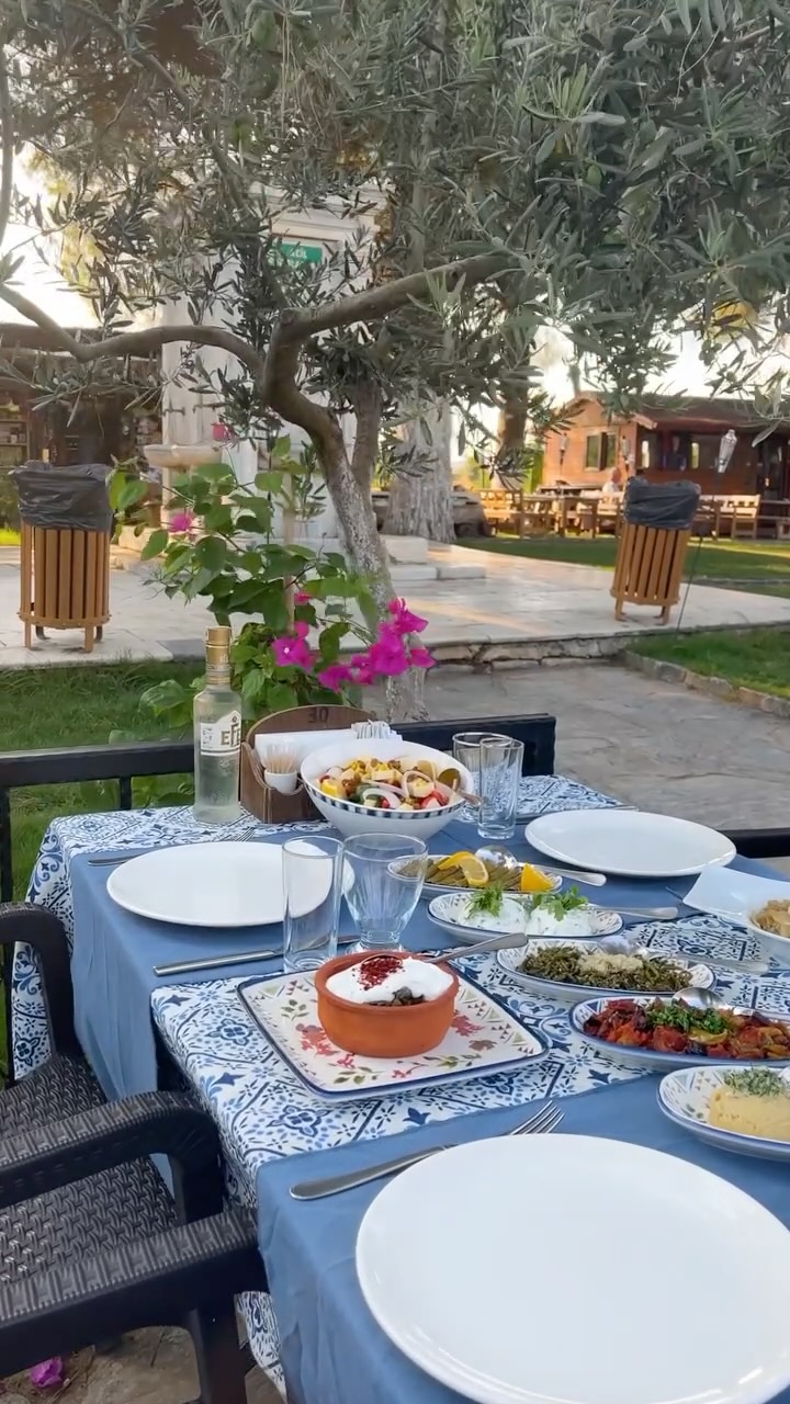 Şirince'de Rakı Sofraları Dostluğu Perçinliyor